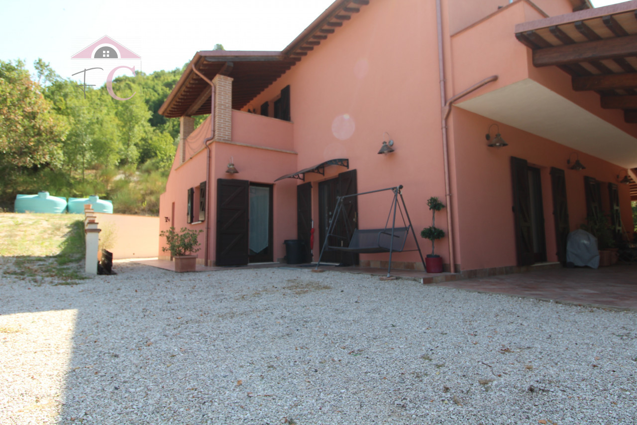 villa moderna con piscina  8.jpg